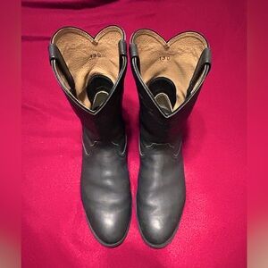 Men’s black leather cowboy boot size 13 D Ariat